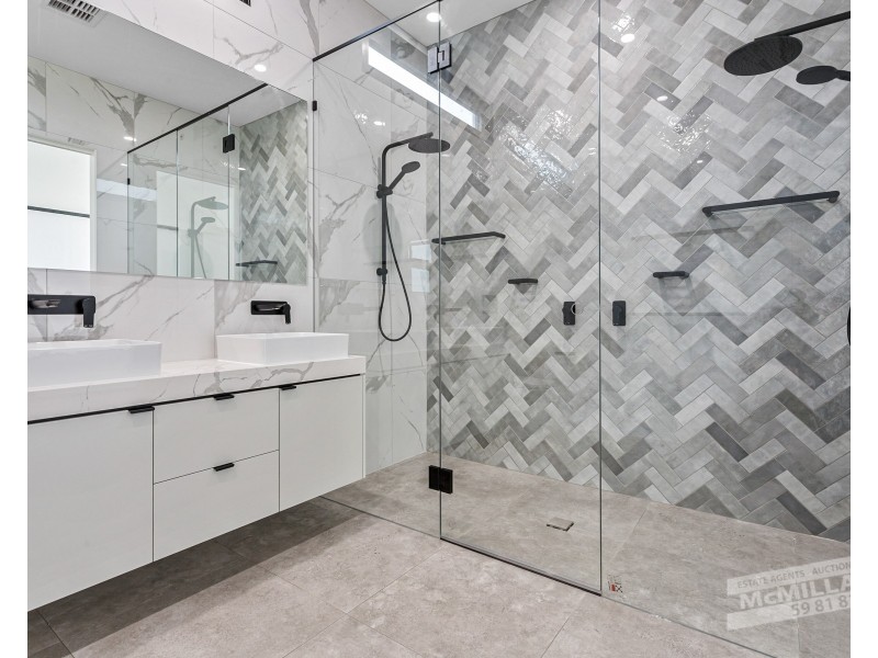 42 Elizabeth Drive, Rosebud VIC 3939