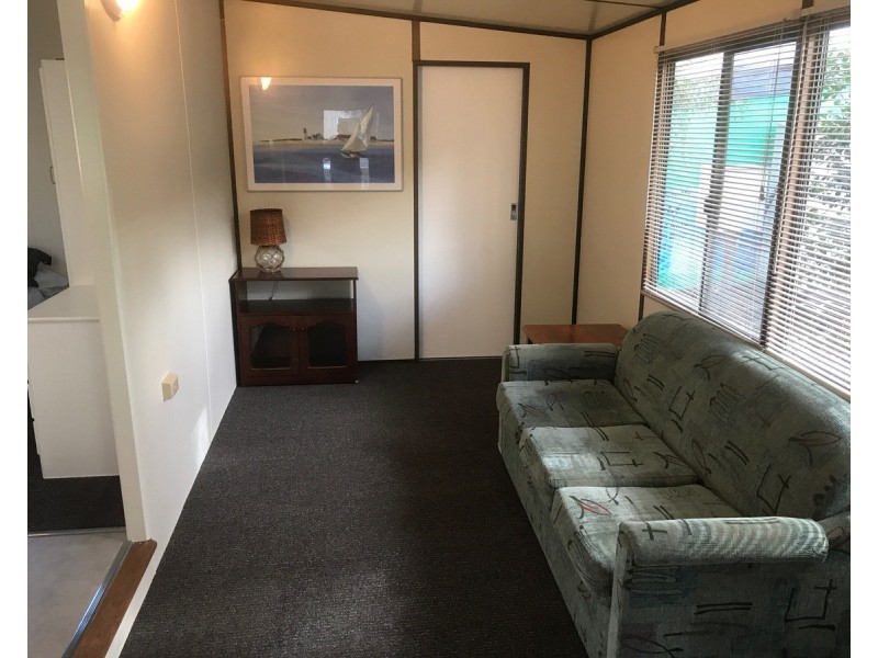 Cabin 27/131 Nepean Highway, Dromana VIC 3936