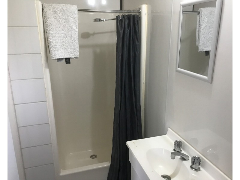 Cabin 27/131 Nepean Highway, Dromana VIC 3936