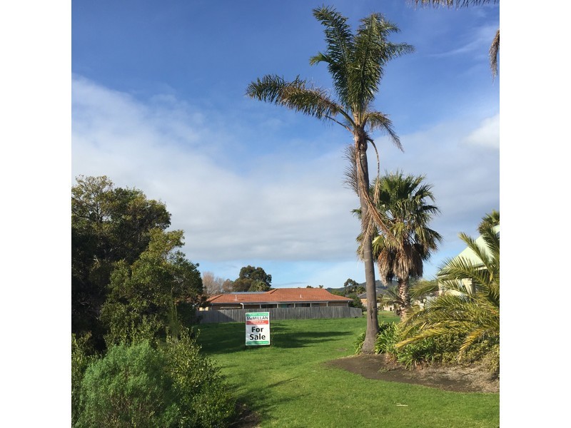 14 Golf Course Circle, Safety Beach VIC 3936