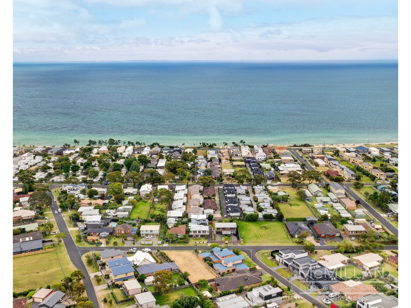 6 Seaview Avenue, Safety Beach VIC 3936