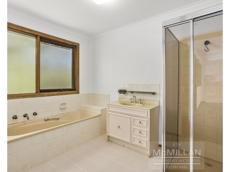 42 Murawa Drive, Rosebud VIC 3939