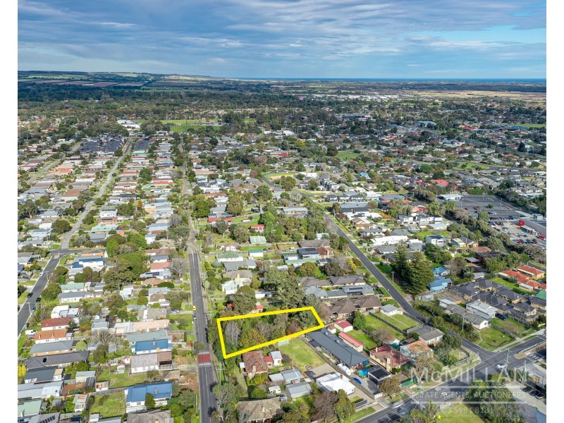 10 First Avenue, Rosebud VIC 3939