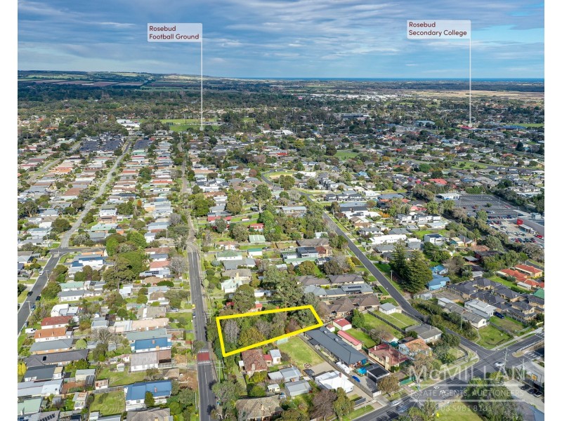 10 First Avenue, Rosebud VIC 3939
