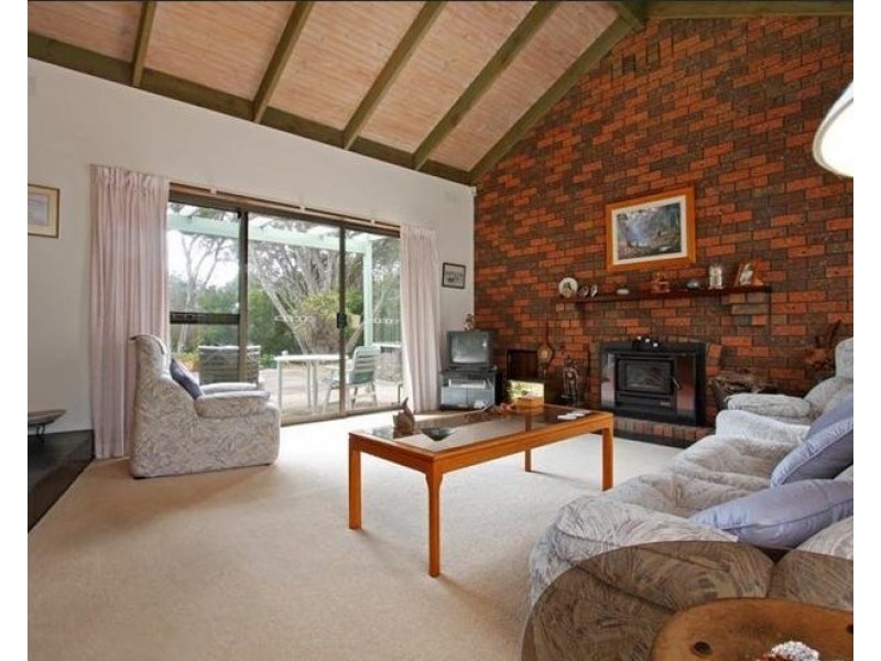 2 Carslake Avenue, Blairgowrie VIC 3942