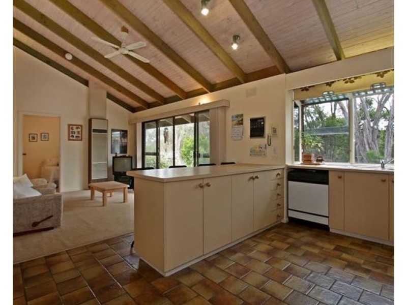 2 Carslake Avenue, Blairgowrie VIC 3942