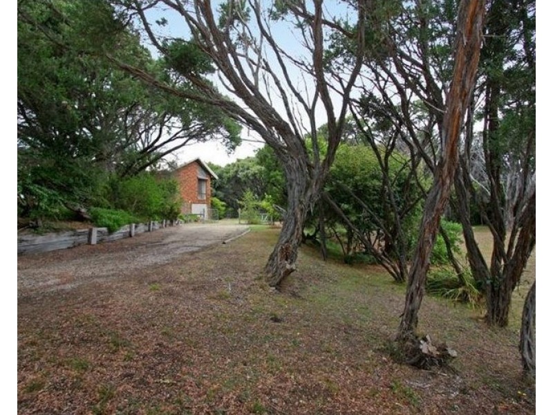 2 Carslake Avenue, Blairgowrie VIC 3942