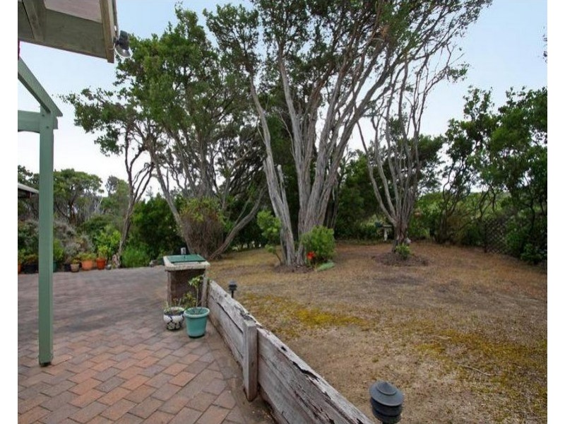 2 Carslake Avenue, Blairgowrie VIC 3942