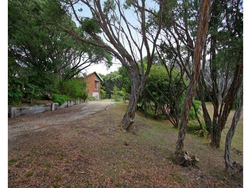 2 Carslake Avenue, Blairgowrie VIC 3942