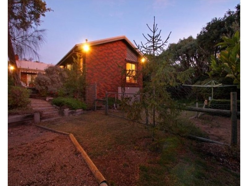 2 Carslake Avenue, Blairgowrie VIC 3942