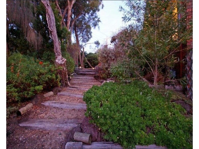 2 Carslake Avenue, Blairgowrie VIC 3942