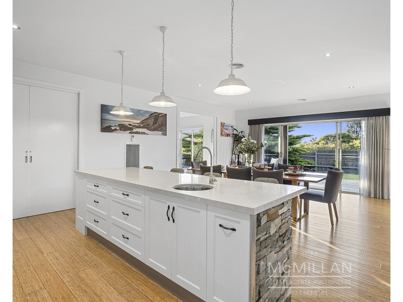 128 Elizabeth Dve, Rosebud VIC 3939
