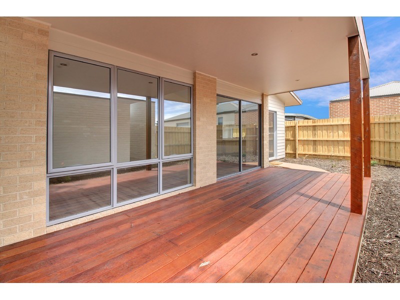 1/2 Walpole Avenue, Rosebud West VIC 3940