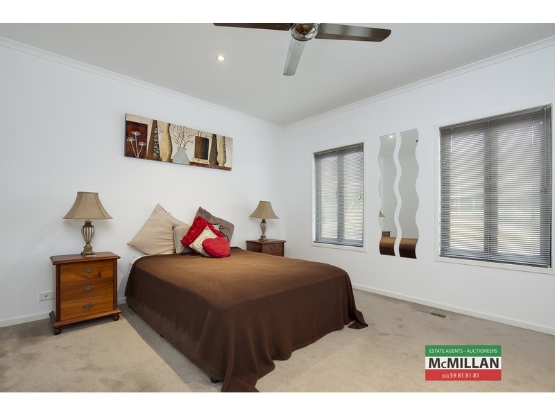 18 Edith Place, Dromana VIC 3936