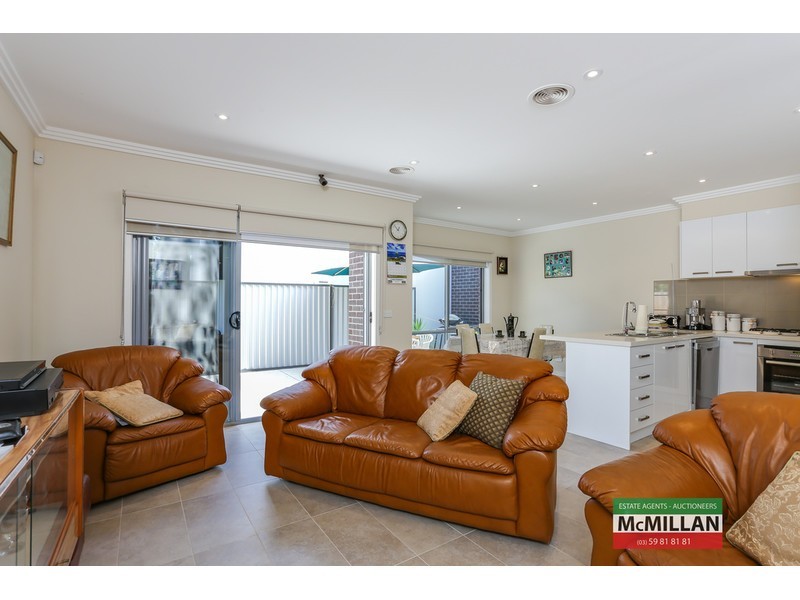 85 Seaview Ave, Safety Beach VIC 3936