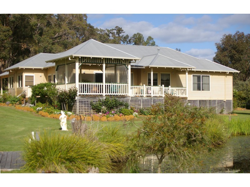 5 Roberts Road, Nannup WA 6275