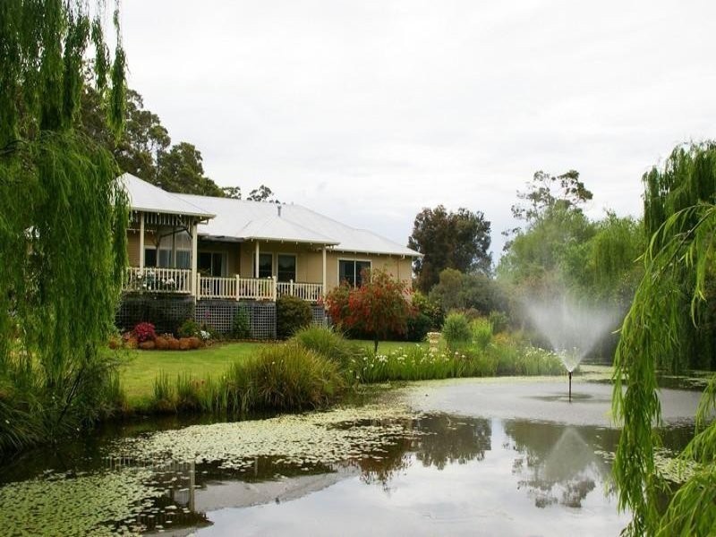 5 Roberts Road, Nannup WA 6275