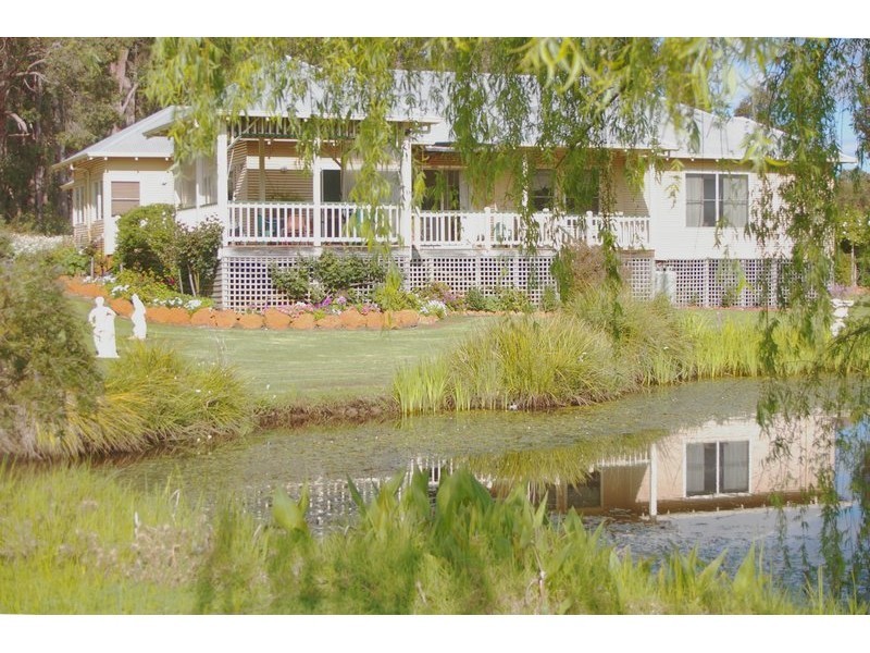 5 Roberts Road, Nannup WA 6275