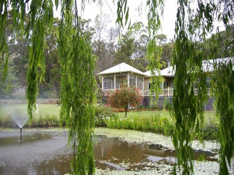 5 Roberts Road, Nannup WA 6275