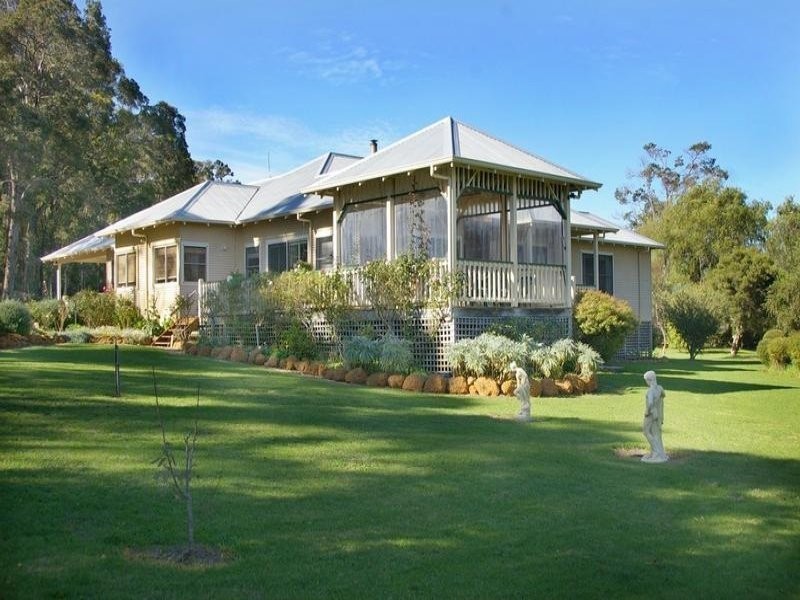 5 Roberts Road, Nannup WA 6275