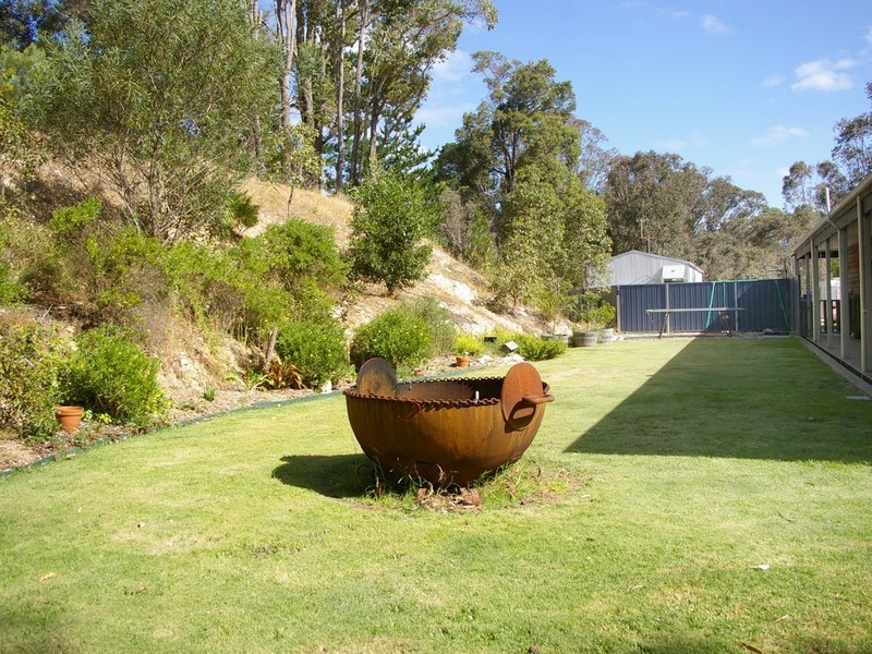 15 Dunnet Road, Nannup WA 6275