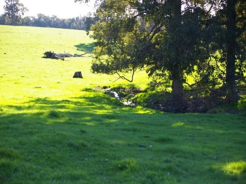 B / 11 White Road, Nannup WA 6275