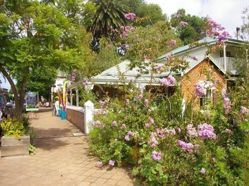 8 Warren Road, Nannup WA 6275