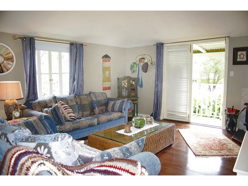 8 Warren Road, Nannup WA 6275