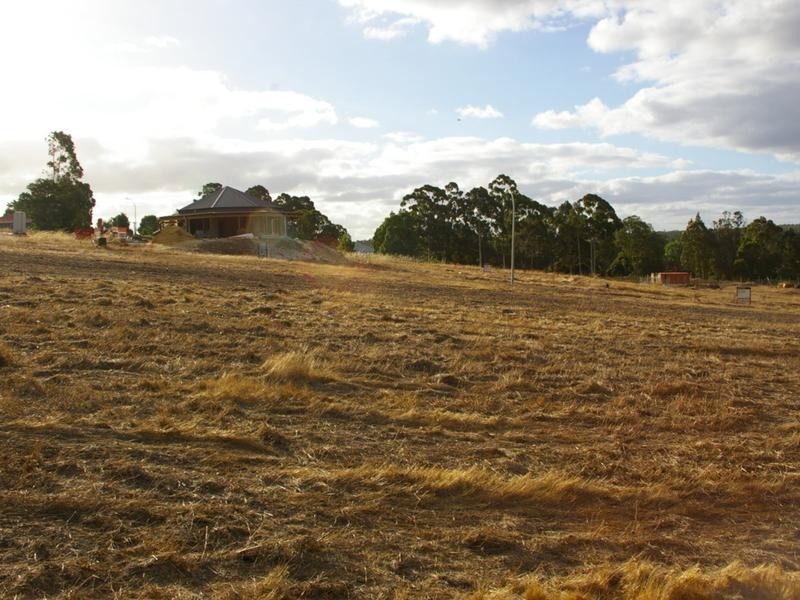 5 Hitchcock Drive, Nannup WA 6275