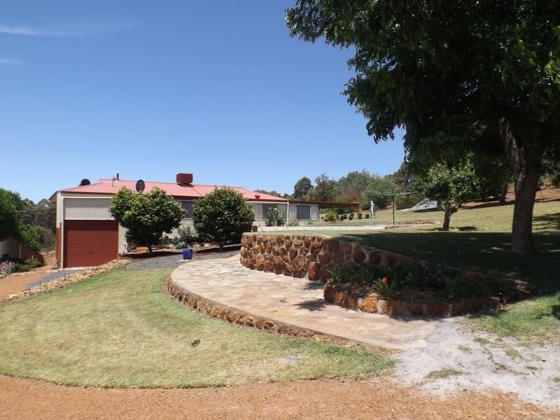 14 Scott Street, Bridgetown WA 6255