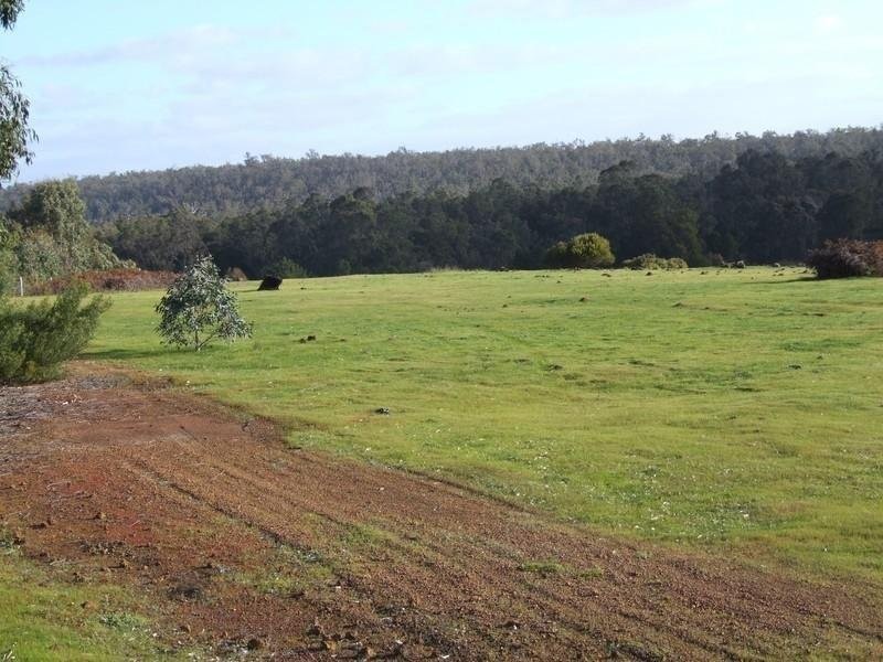 12 Blackwood River Drive, Nannup WA 6275