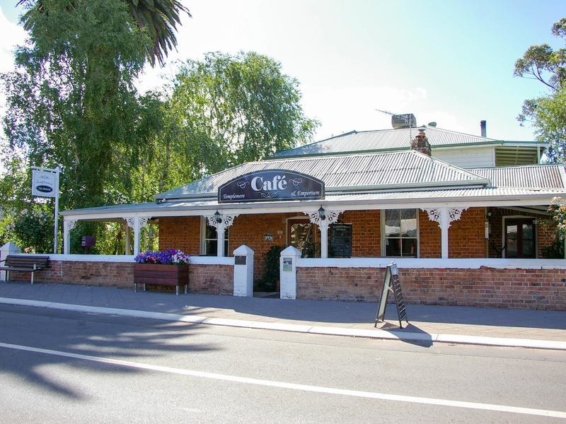 8 Warren Road, Nannup WA 6275