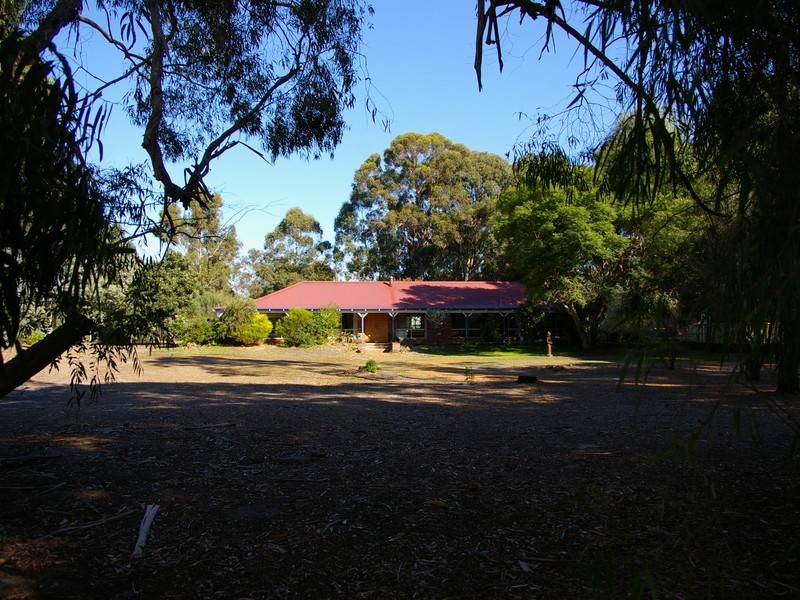 12 Dean Road, Nannup WA 6275