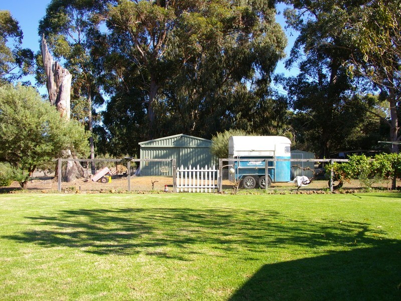 12 Dean Road, Nannup WA 6275