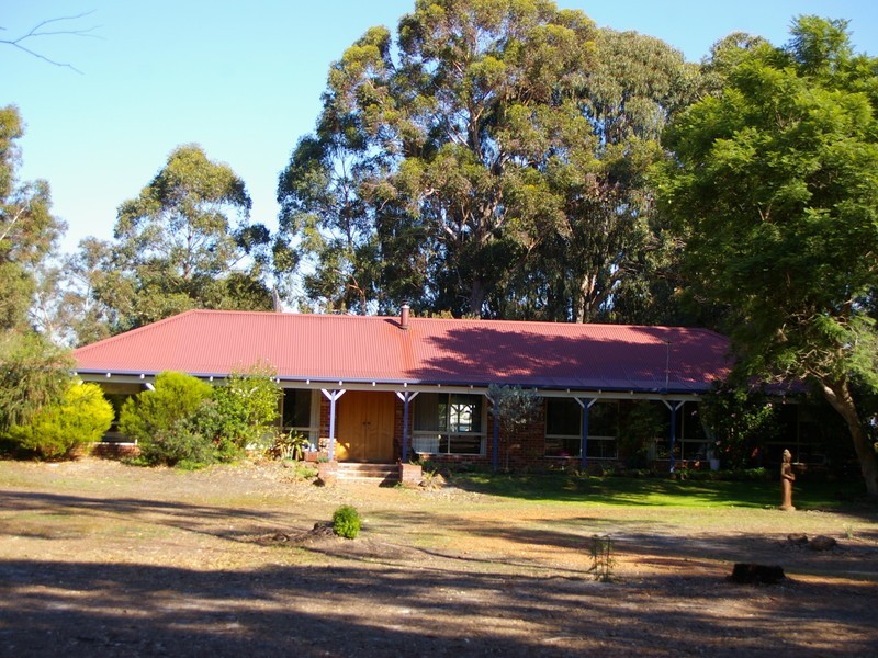 12 Dean Road, Nannup WA 6275