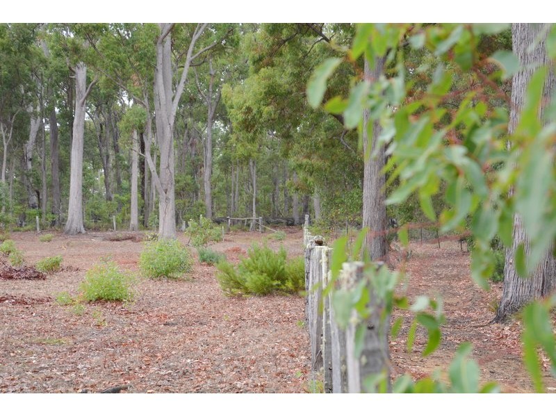 30 Valley Way, Nannup WA 6275