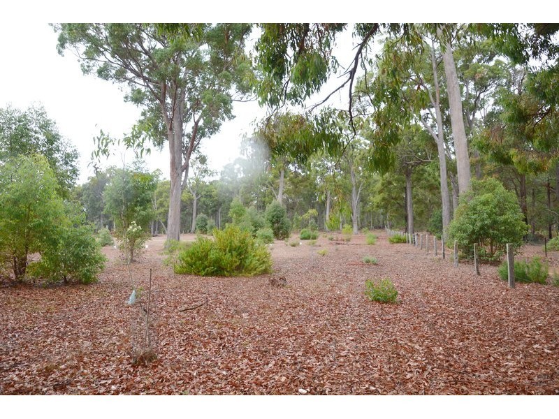 30 Valley Way, Nannup WA 6275