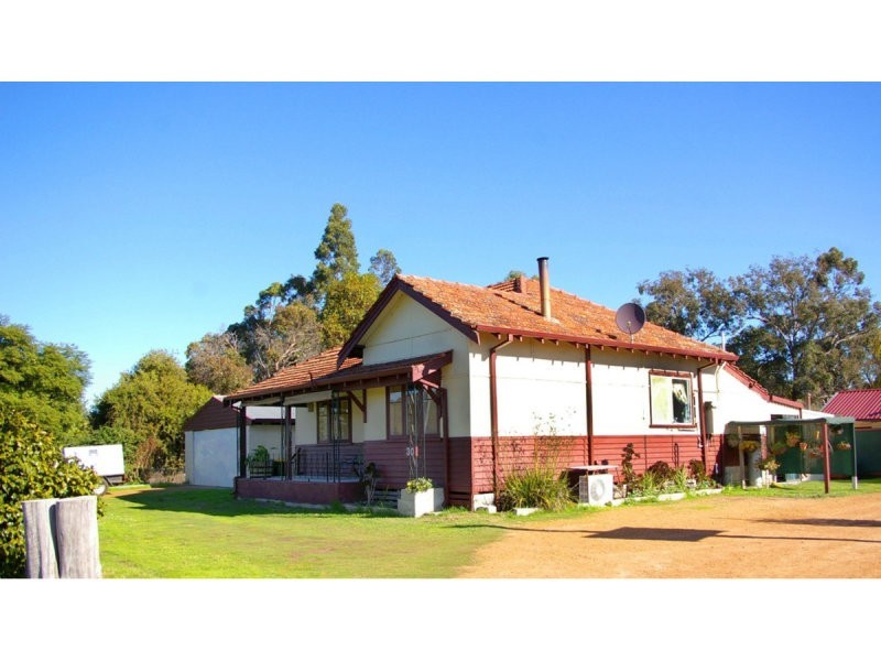 30 Walter Street, Nannup WA 6275