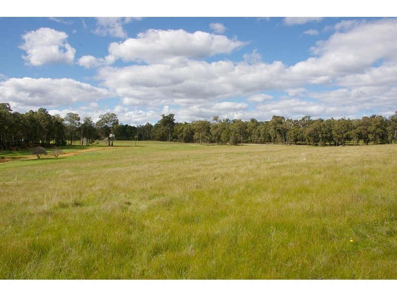 24 Hitchcock Drive, Nannup WA 6275