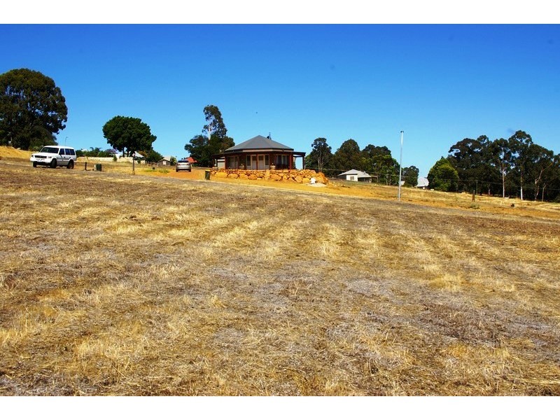 3 Hitchcock Drive, Nannup WA 6275