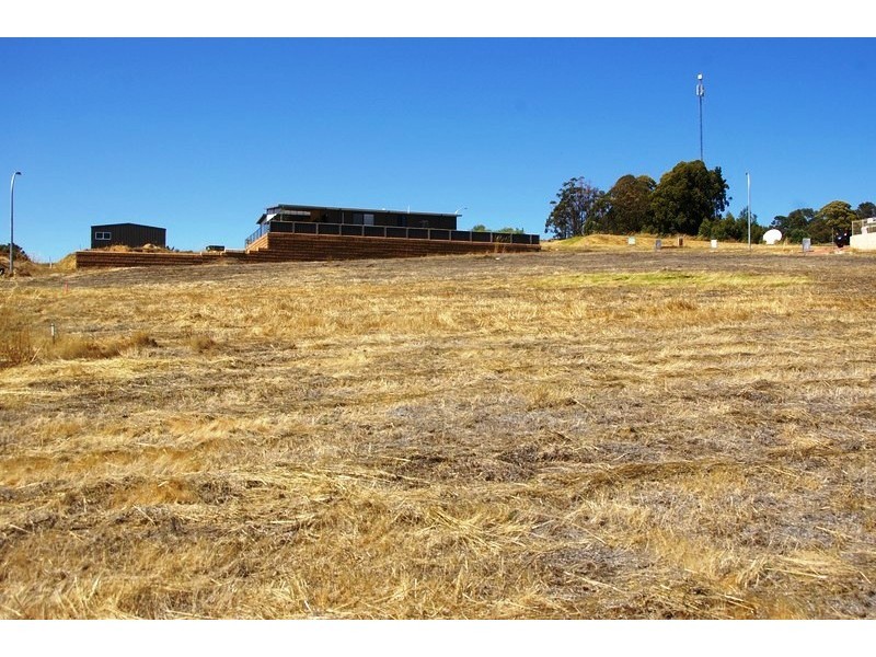 3 Hitchcock Drive, Nannup WA 6275