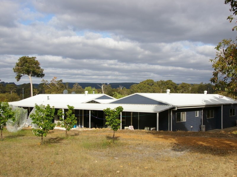 2 Griffiths Road, Nannup WA 6275