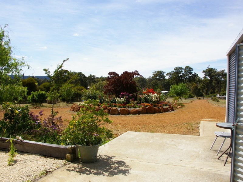 2 Griffiths Road, Nannup WA 6275