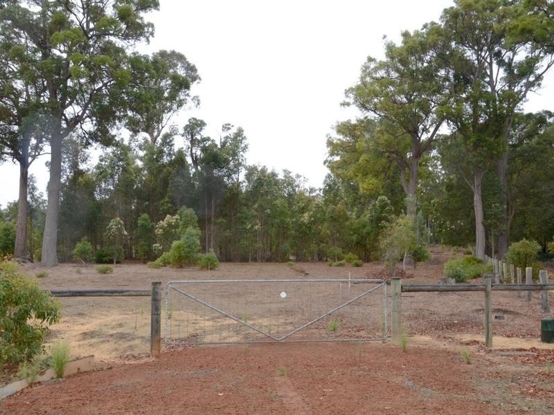 30 Valley Way, Nannup WA 6275