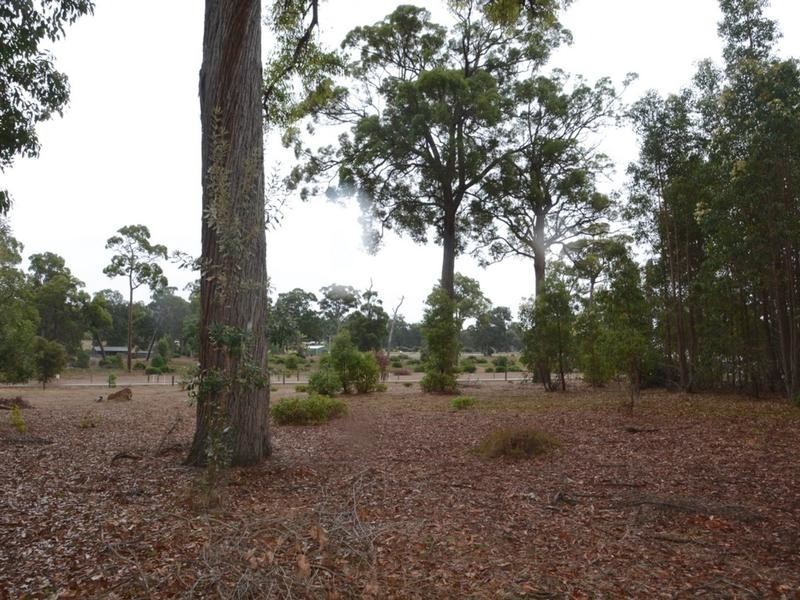 30 Valley Way, Nannup WA 6275