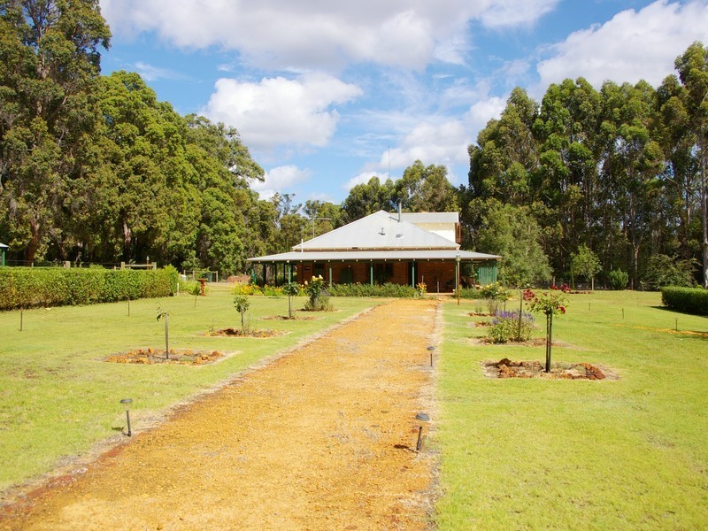 7 King Road, Nannup WA 6275