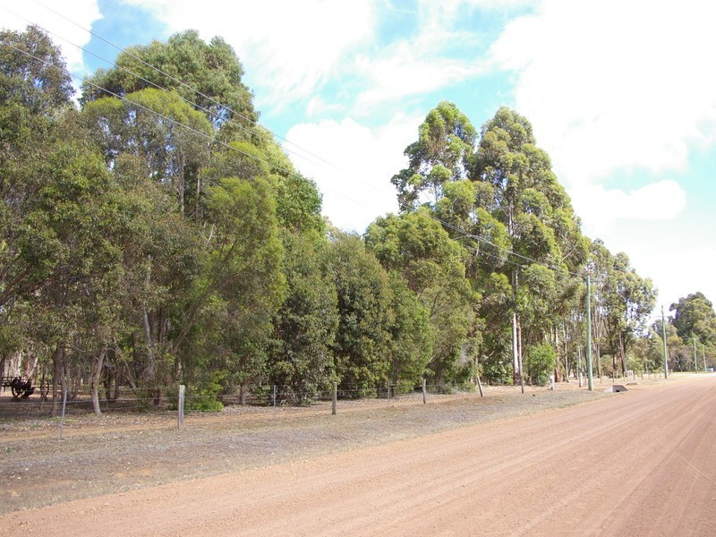 7 King Road, Nannup WA 6275