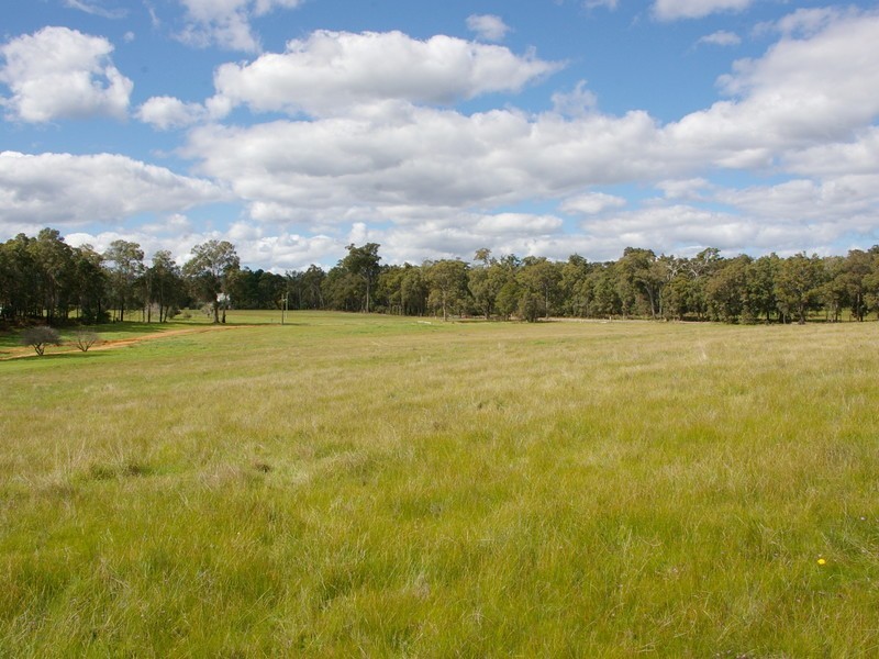 24 Hitchcock Drive, Nannup WA 6275