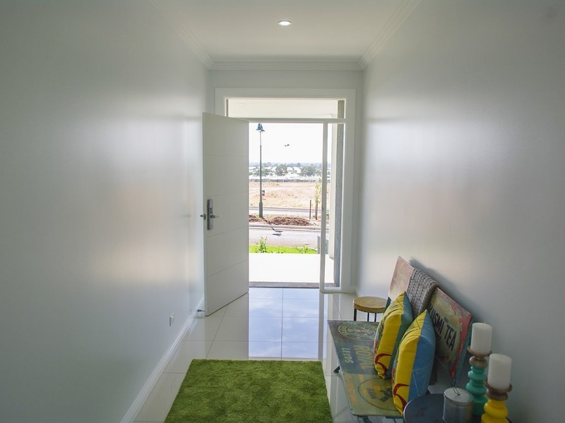 8 Champagne Drive, Dubbo NSW 2830