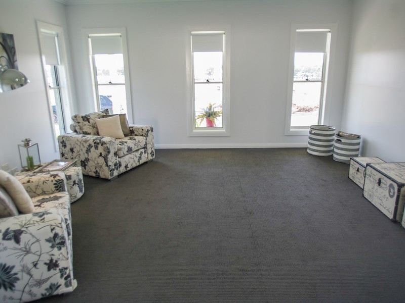 8 Champagne Drive, Dubbo NSW 2830